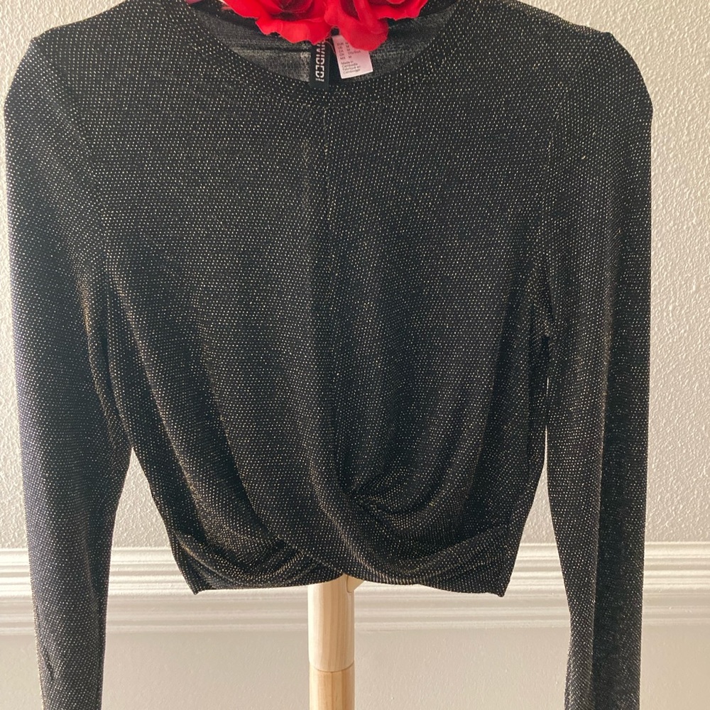 Black/gold glitter crop